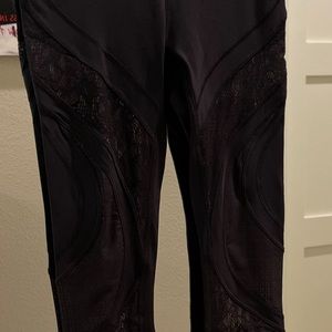 Lululemon Wunder Under Lace Black Leggings 25”